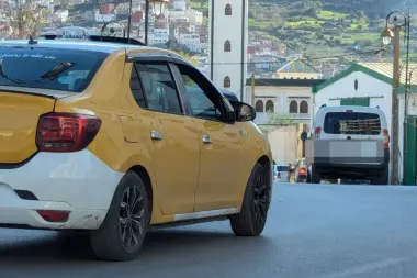 "زبون وهمي" يستدرج سائق طاكسي ويعتدي عليه بسلاح أبيض ويسلبه ممتلكاته بتطوان